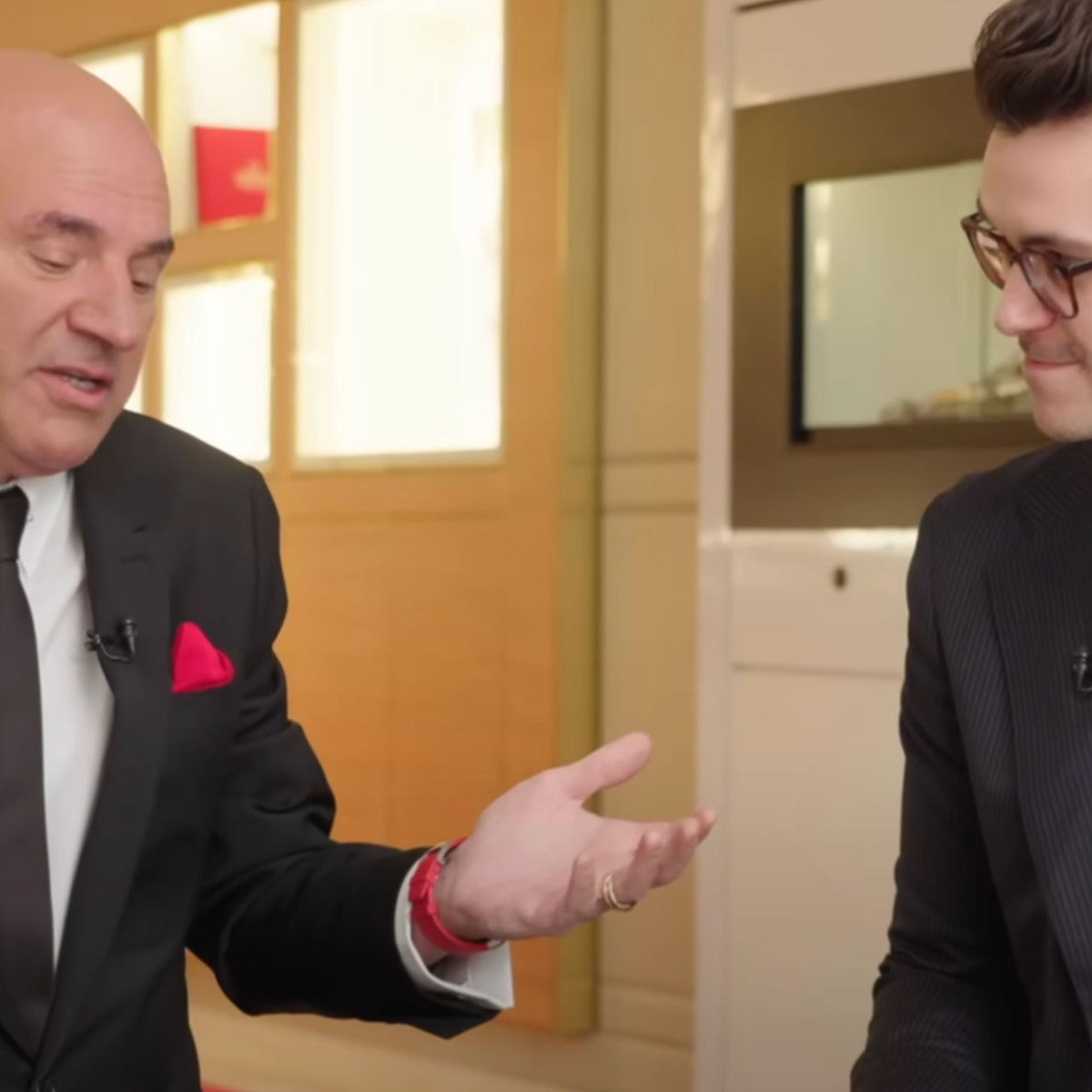 teddy-and-mr-wonderful-discuss